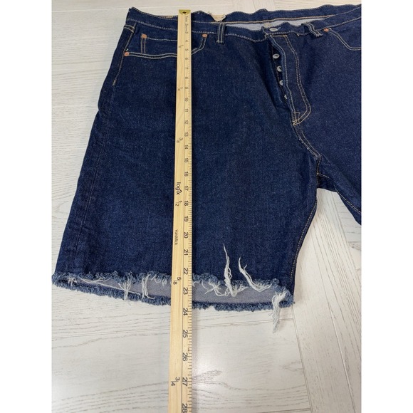 NWT Levi's 501 Men's Classic Fit Blue Denim Shorts with Frayed Hem Size 44 - Picture 9 of 14